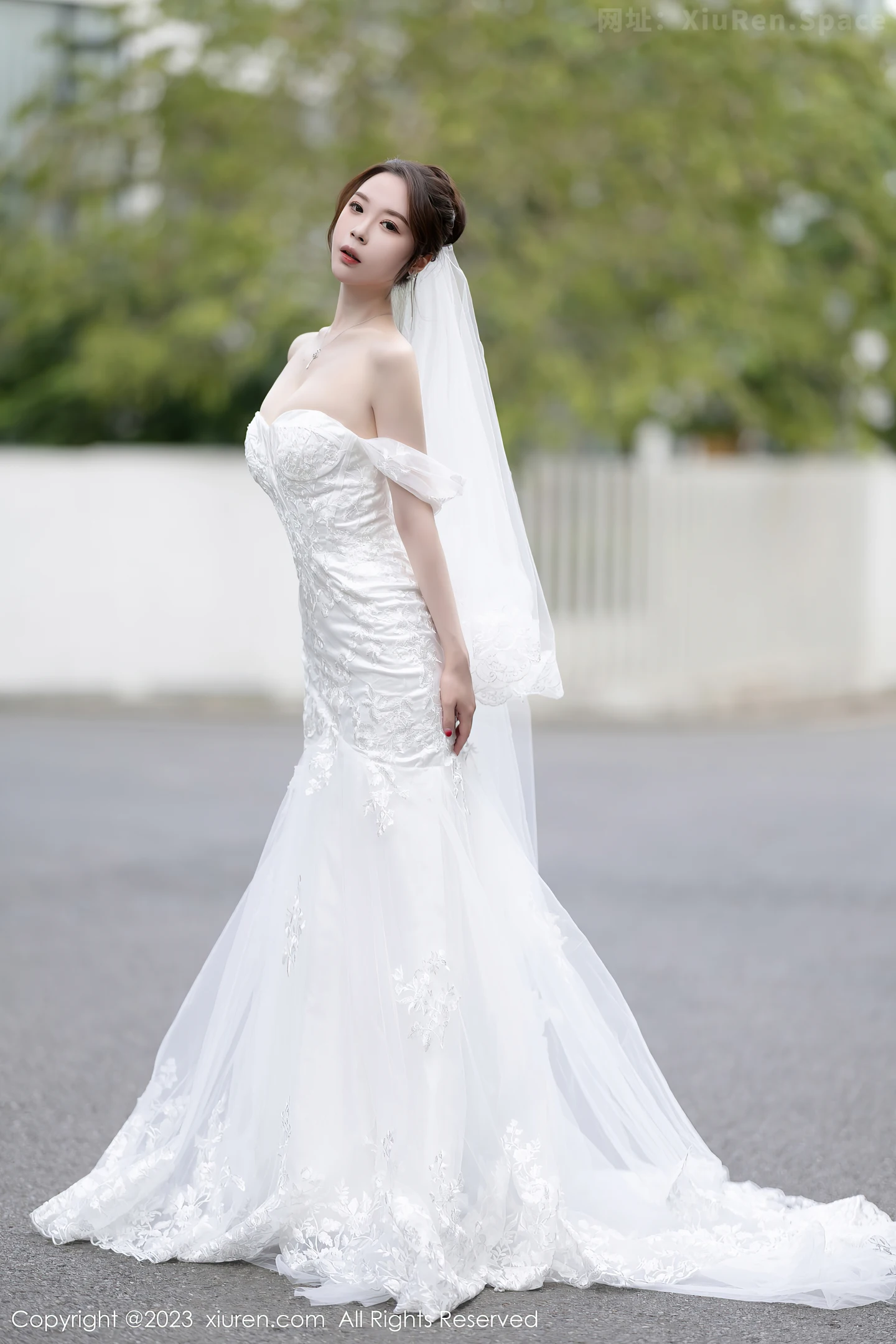 图片[3]-[XiuRen秀人网]VOL.7310 模特梦心玥安吉旅拍性感白色婚纱服饰半脱秀曼妙身姿诱惑写真83P-秀人网官方网站